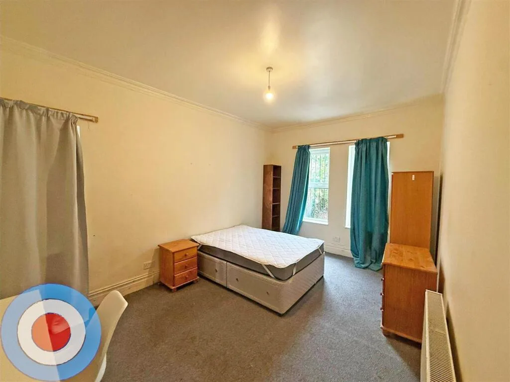 6 bedroom house for rent