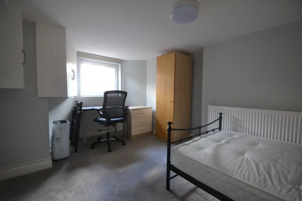 6 bedroom terraced house for rent