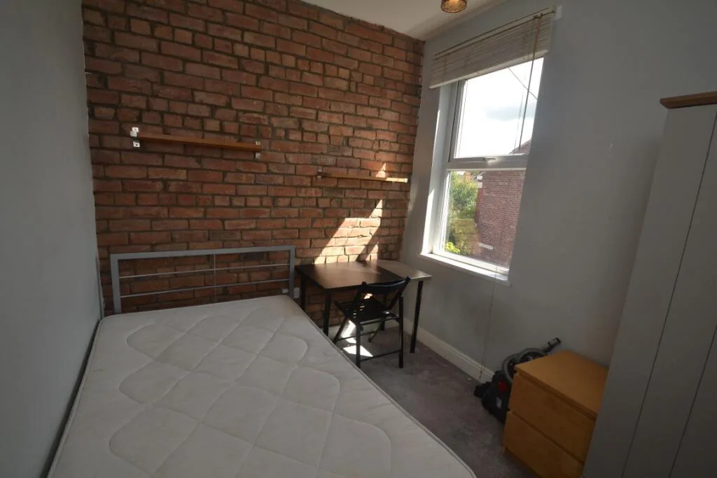 6 bedroom terraced house for rent