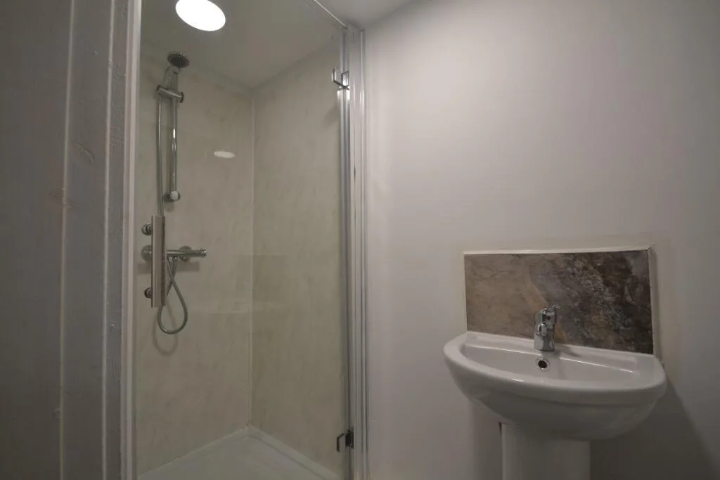 6 bedroom terraced house for rent