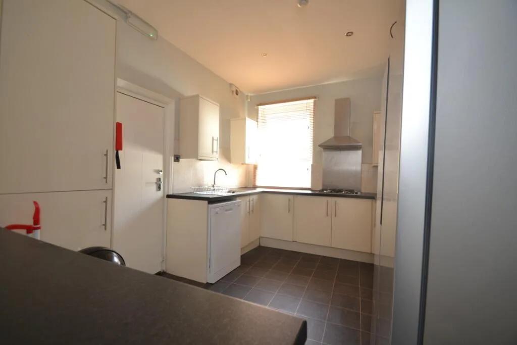 6 bedroom terraced house for rent