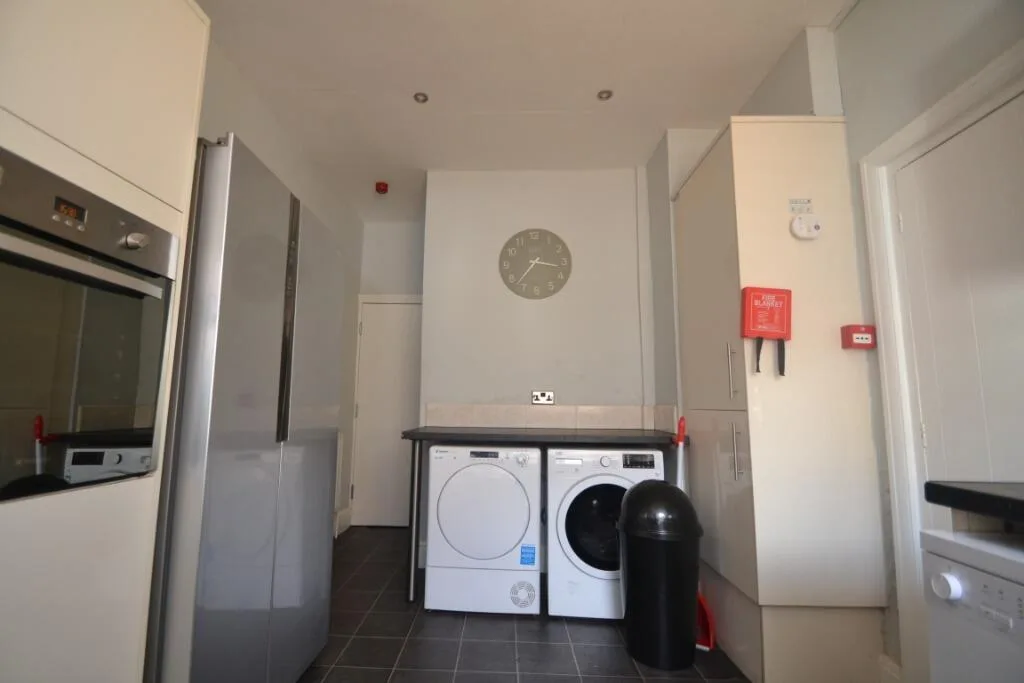 6 bedroom terraced house for rent