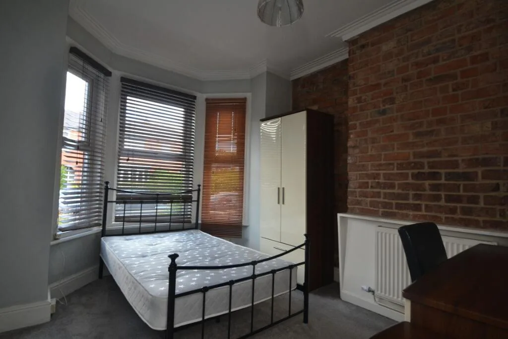 6 bedroom terraced house for rent
