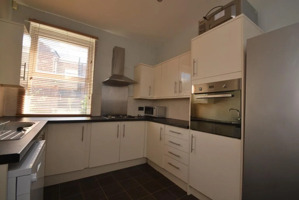 6 bedroom terraced house for rent
