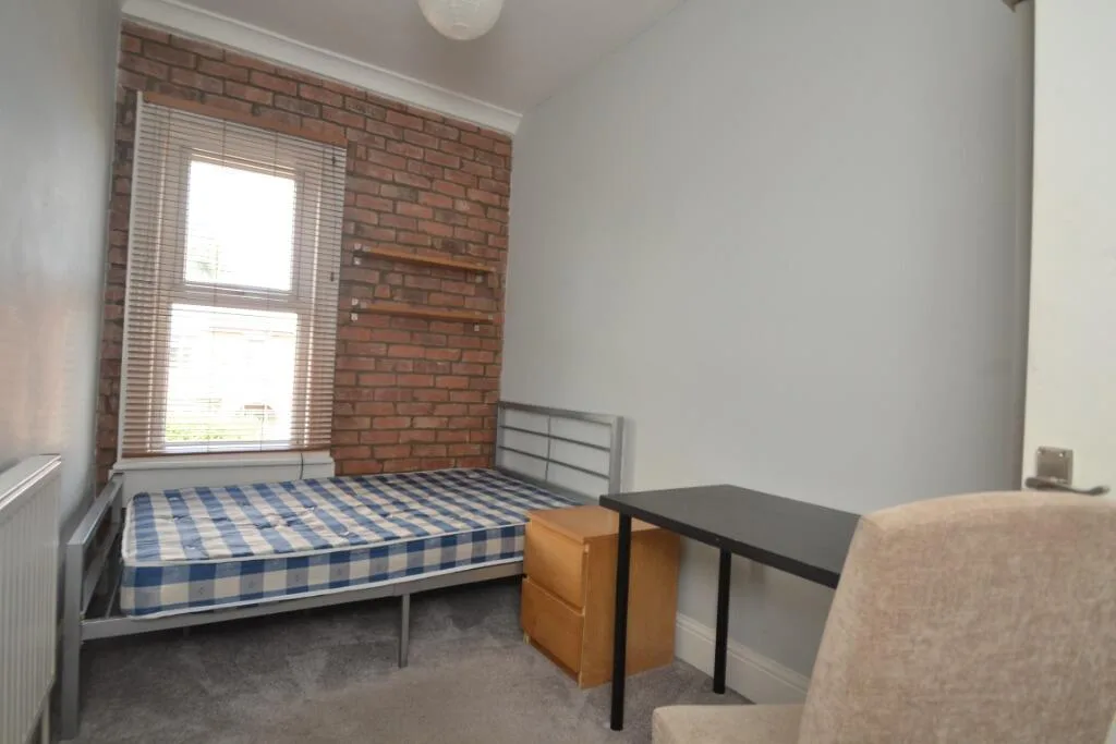 6 bedroom terraced house for rent