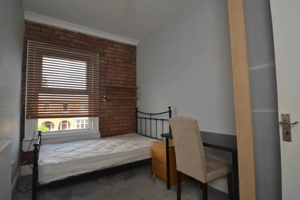 6 bedroom terraced house for rent