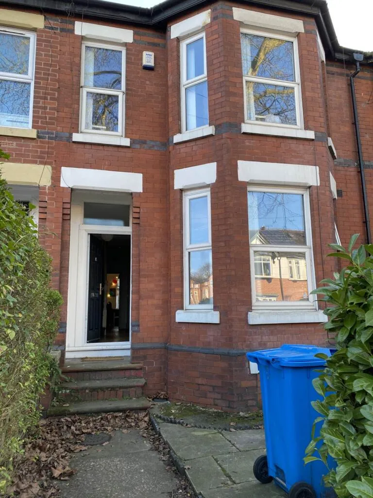 6 bedroom semi-detached house for rent