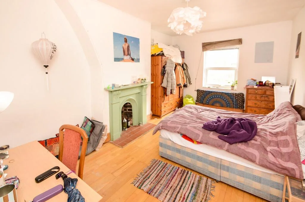 6 bedroom flat for rent
