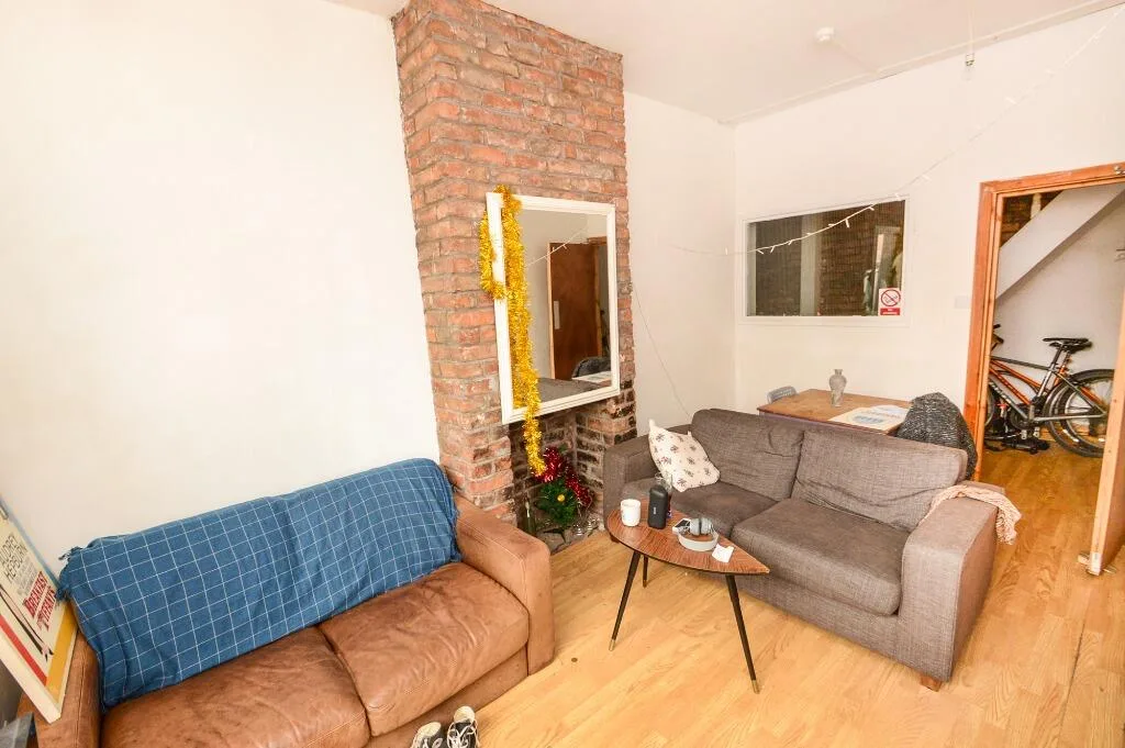 6 bedroom flat for rent
