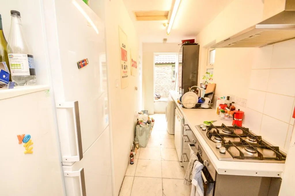 6 bedroom flat for rent