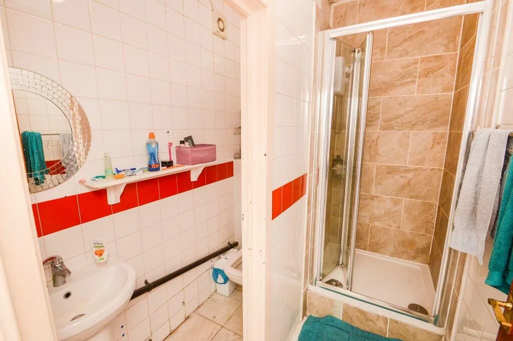 6 bedroom flat for rent