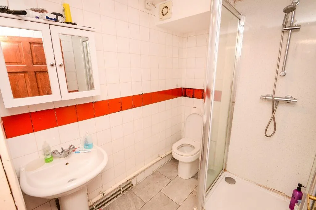 6 bedroom flat for rent