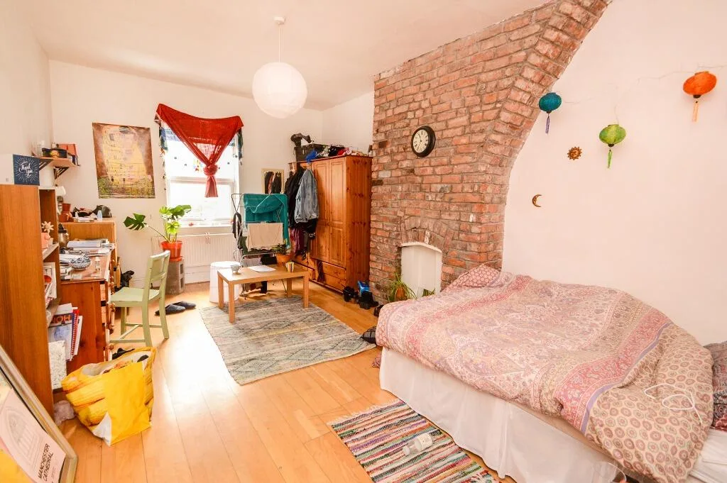6 bedroom flat for rent