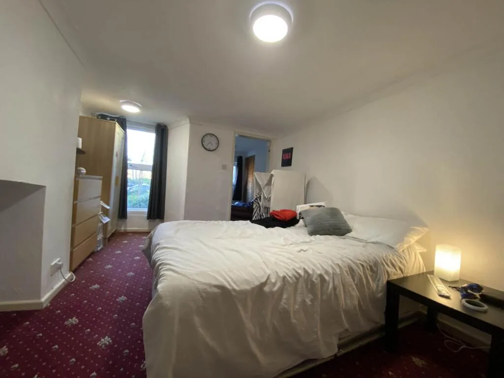 9 bedroom semi-detached house for rent