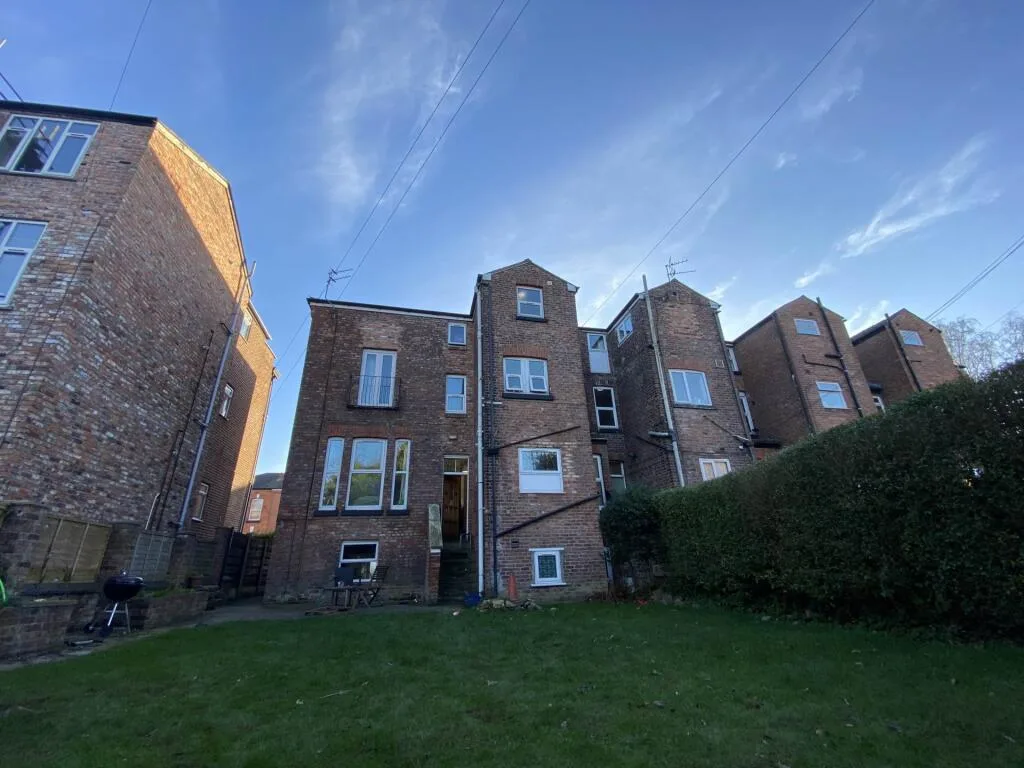 9 bedroom semi-detached house for rent