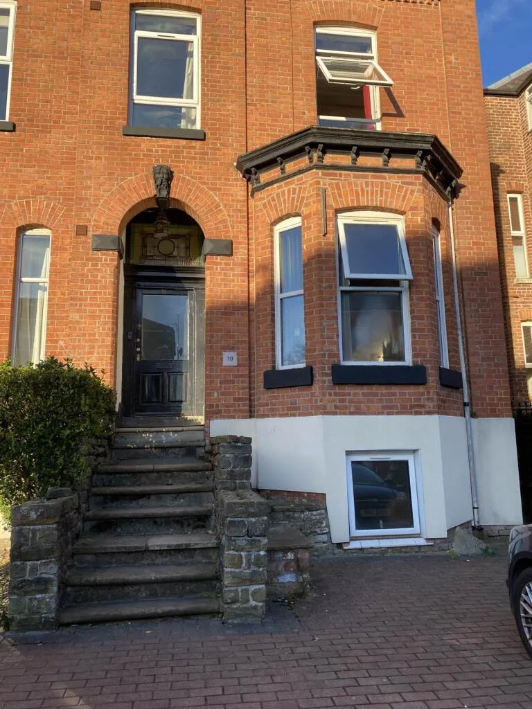 9 bedroom semi-detached house for rent