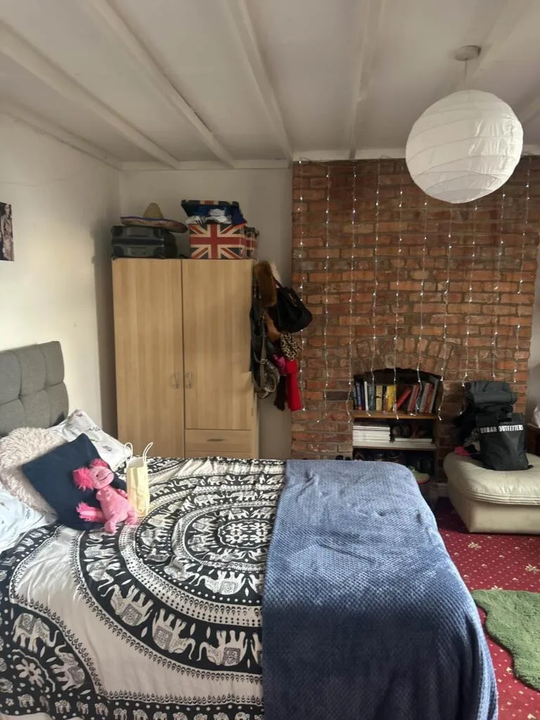 9 bedroom semi-detached house for rent
