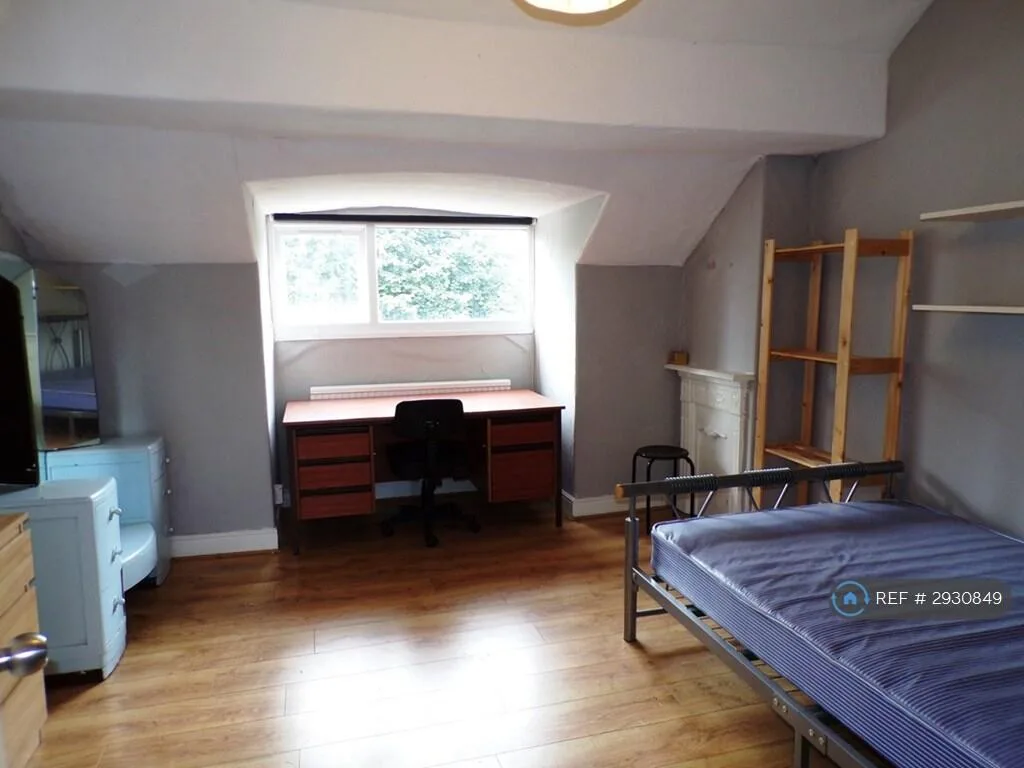 8 bedroom semi-detached house for rent