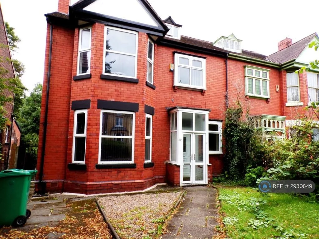 8 bedroom semi-detached house for rent