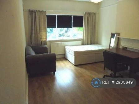 8 bedroom semi-detached house for rent