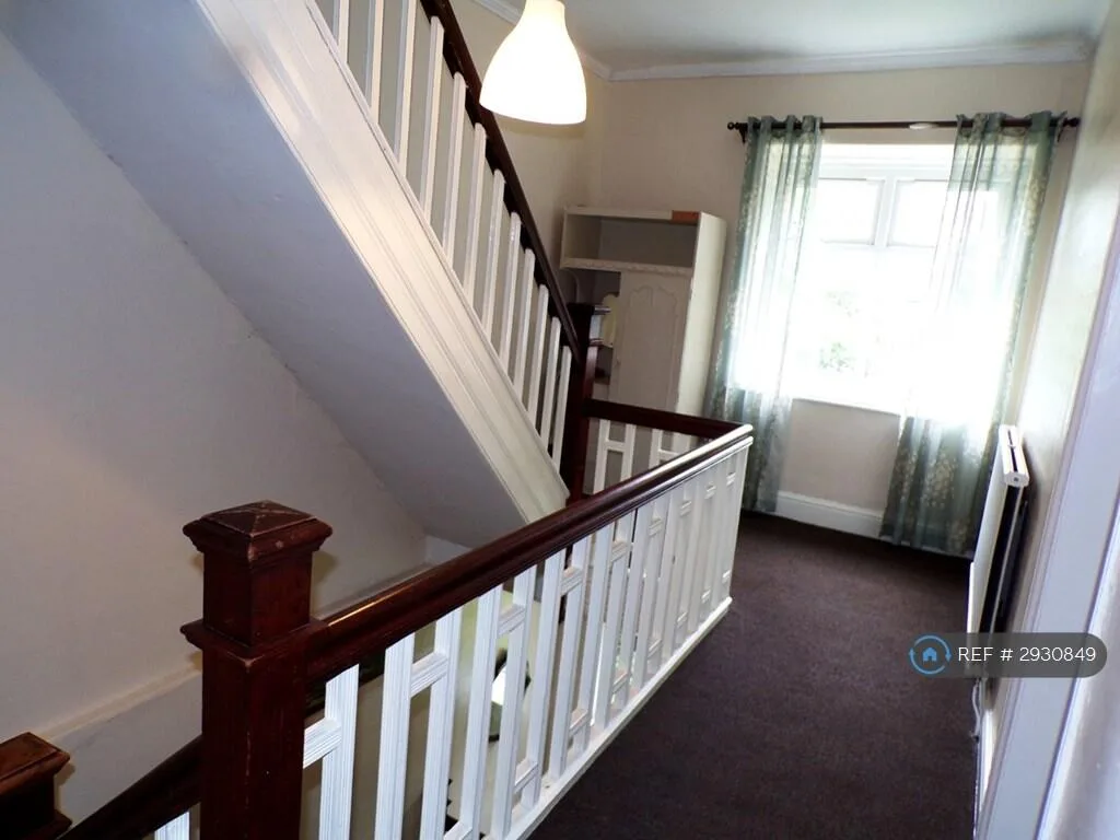 8 bedroom semi-detached house for rent