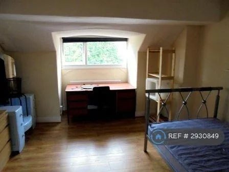 8 bedroom semi-detached house for rent