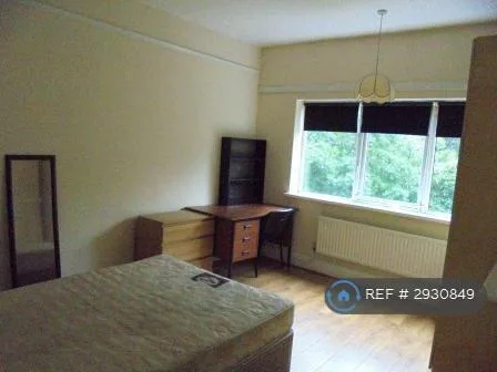 8 bedroom semi-detached house for rent