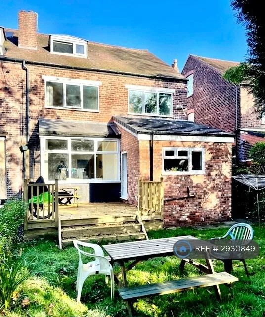 8 bedroom semi-detached house for rent