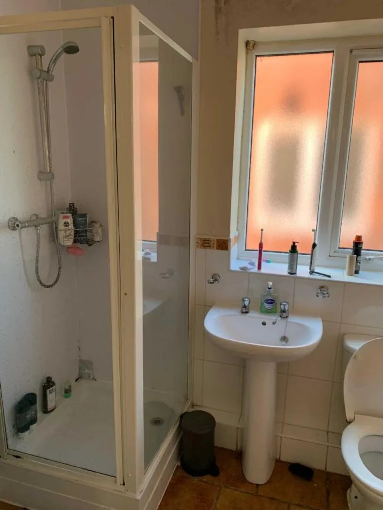 6 bedroom semi-detached house for rent