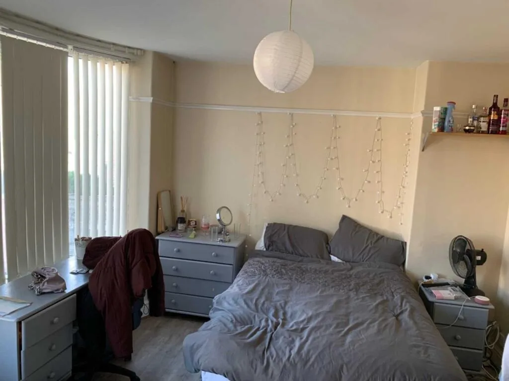 6 bedroom semi-detached house for rent