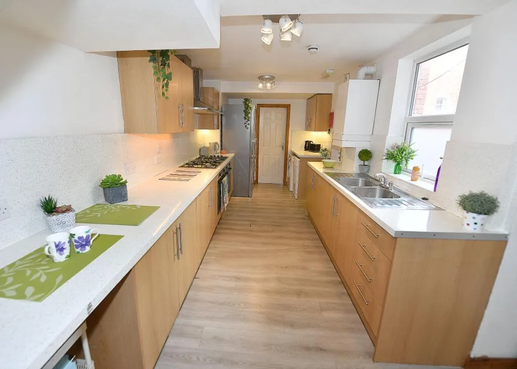 8 bedroom terraced house for rent