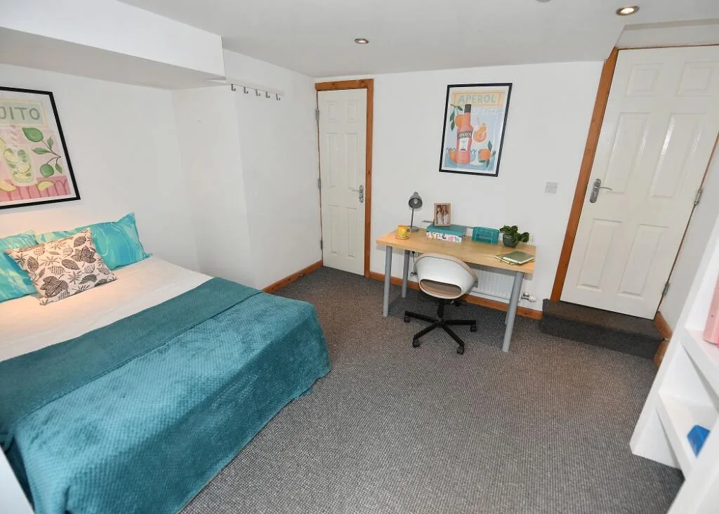 8 bedroom terraced house for rent