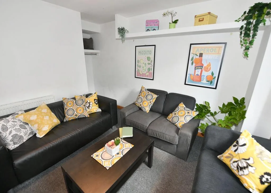 8 bedroom terraced house for rent