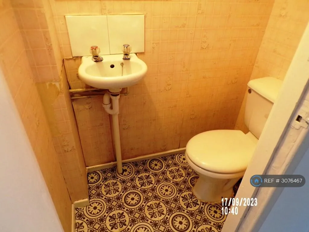 8 bedroom semi-detached house for rent