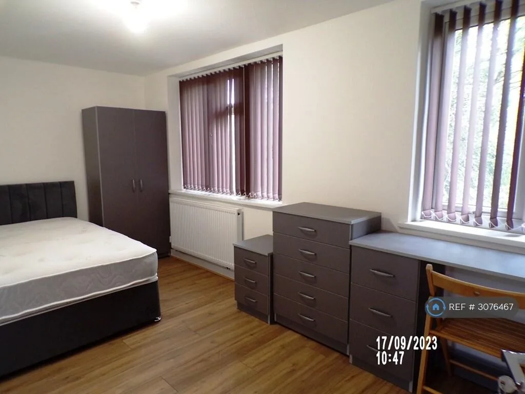 8 bedroom semi-detached house for rent