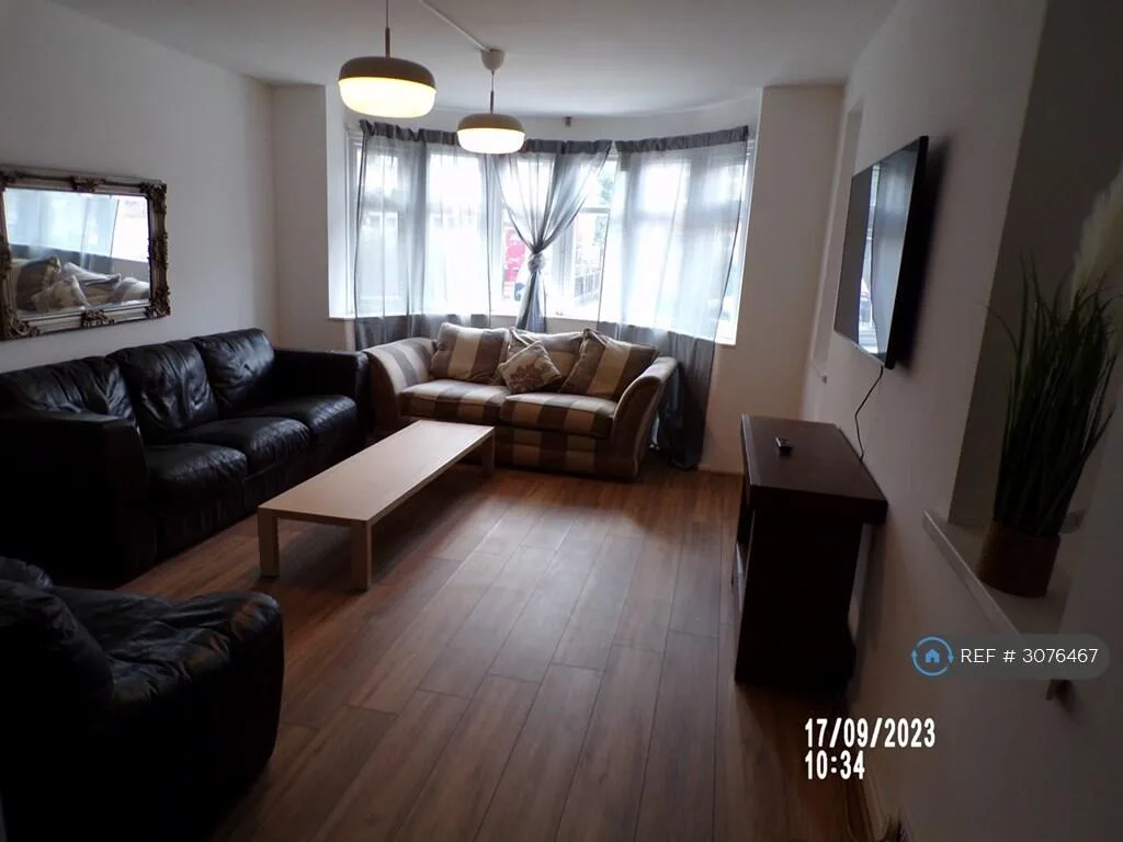 8 bedroom semi-detached house for rent