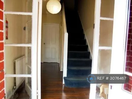 8 bedroom semi-detached house for rent