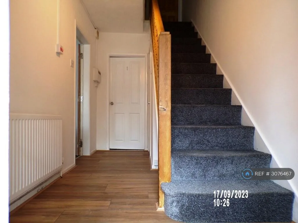 8 bedroom semi-detached house for rent