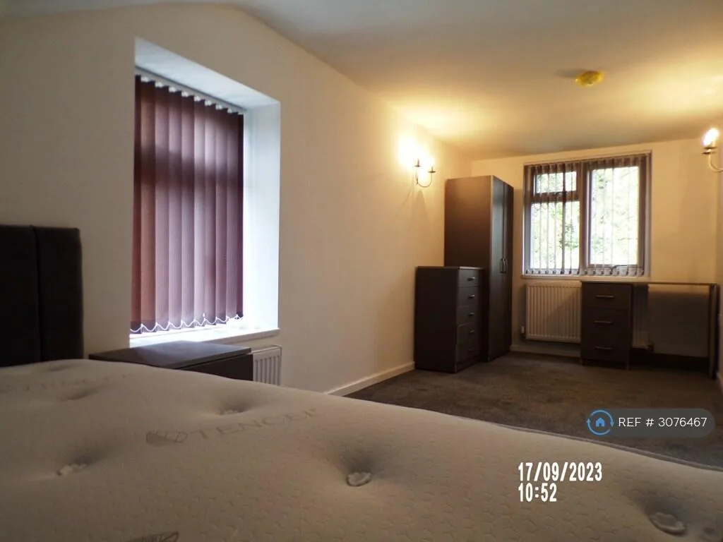 8 bedroom semi-detached house for rent