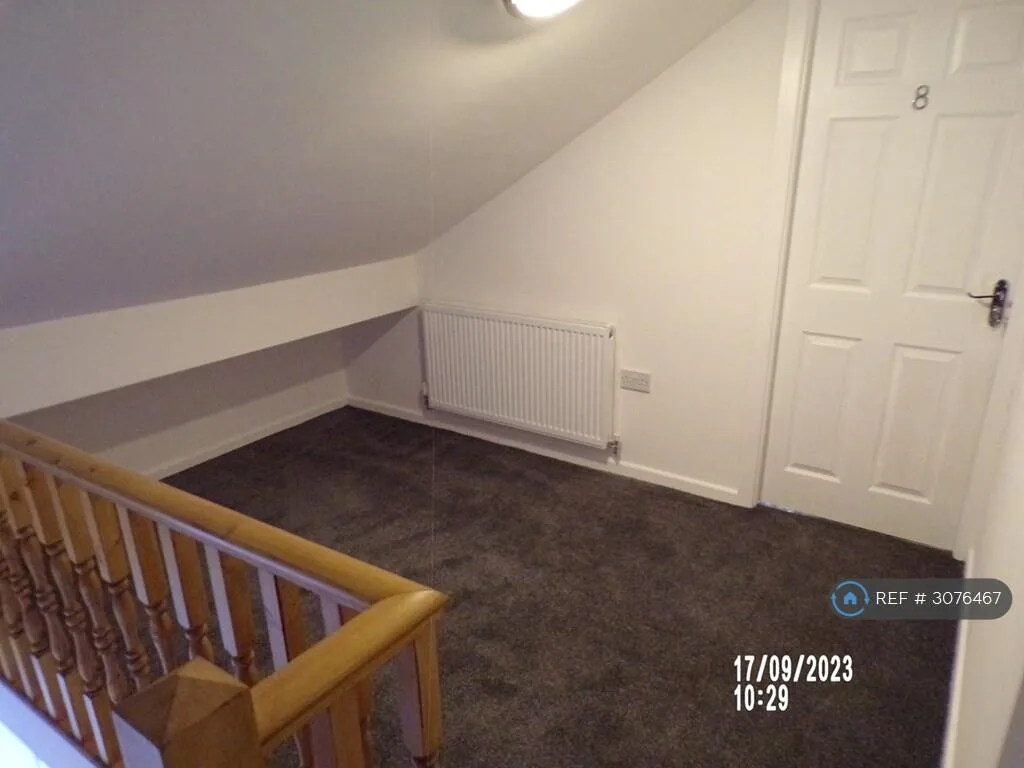 8 bedroom semi-detached house for rent