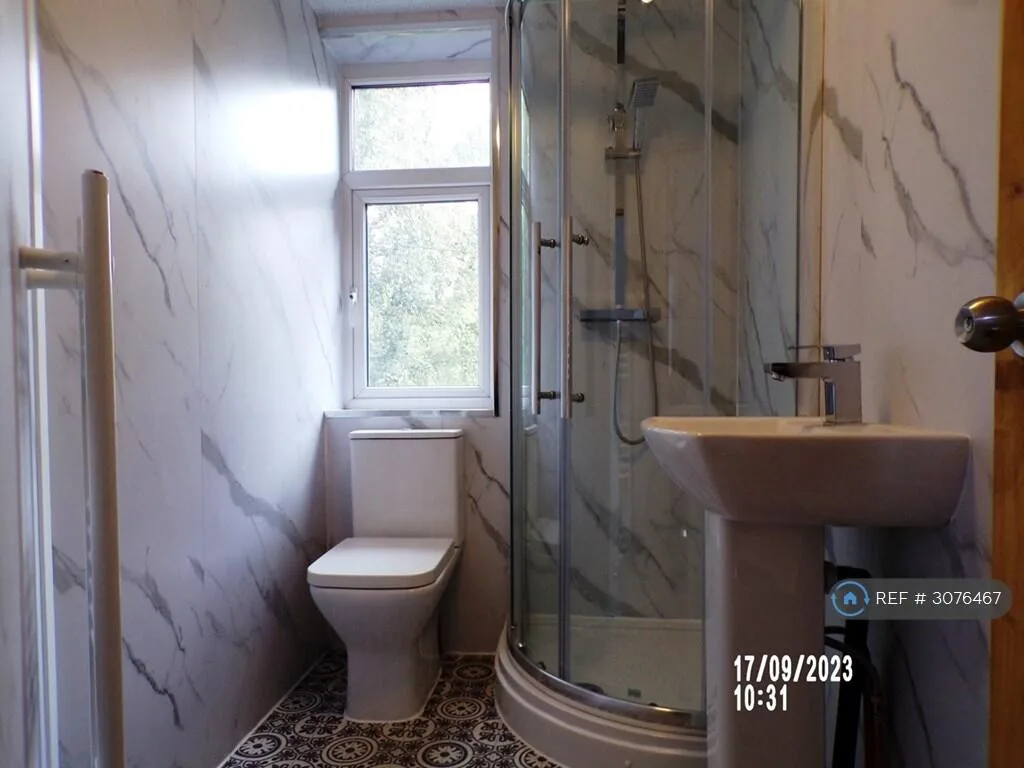 8 bedroom semi-detached house for rent