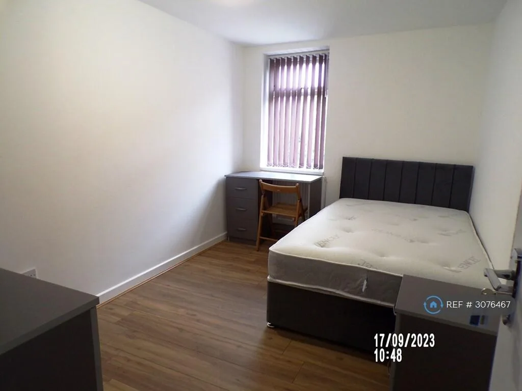 8 bedroom semi-detached house for rent