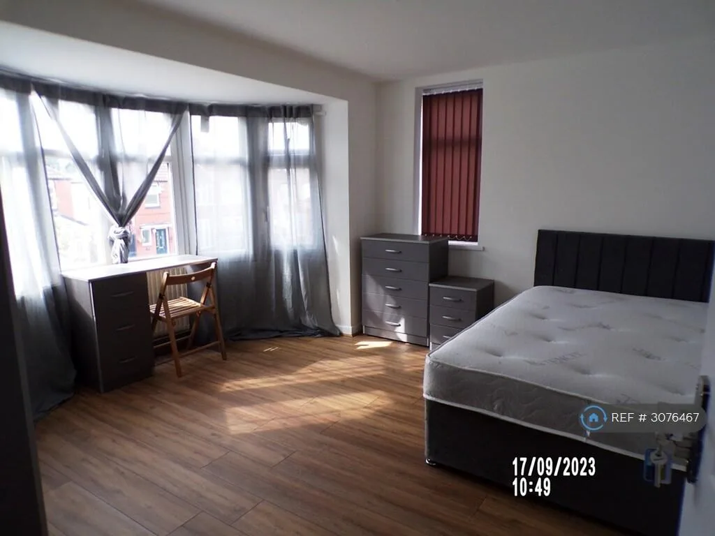 8 bedroom semi-detached house for rent
