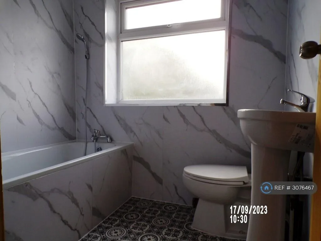 8 bedroom semi-detached house for rent