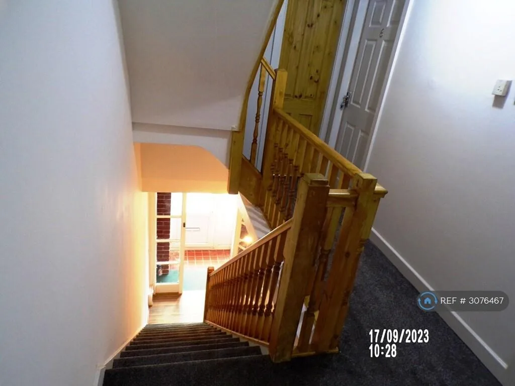 8 bedroom semi-detached house for rent