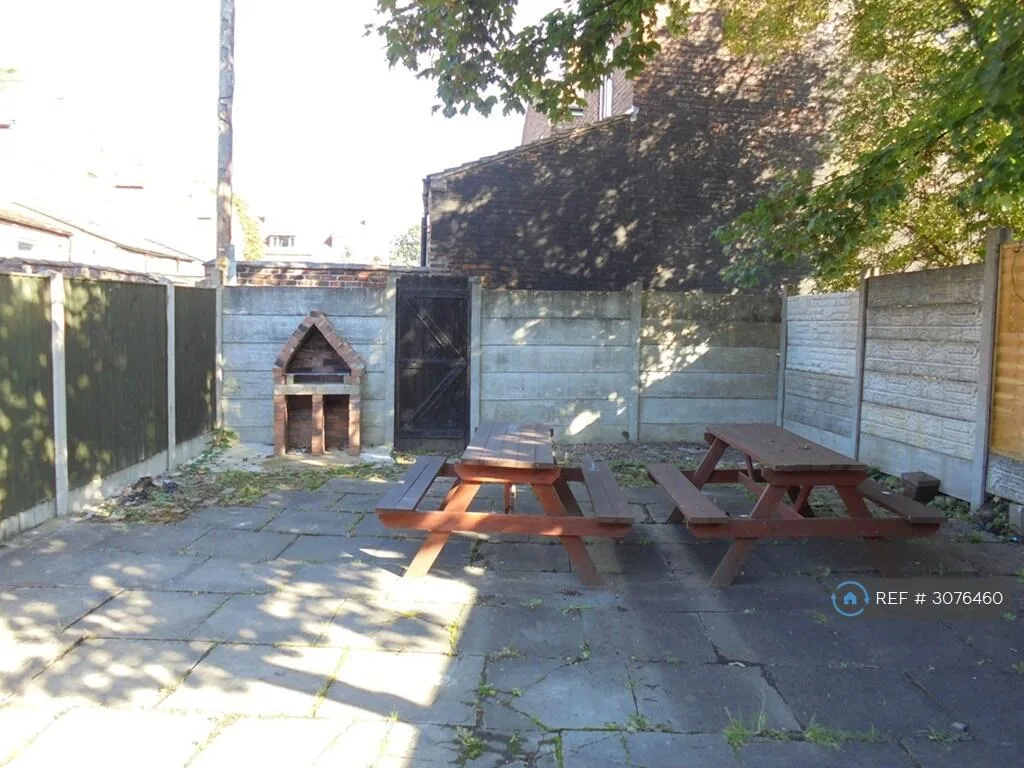 9 bedroom terraced house for rent