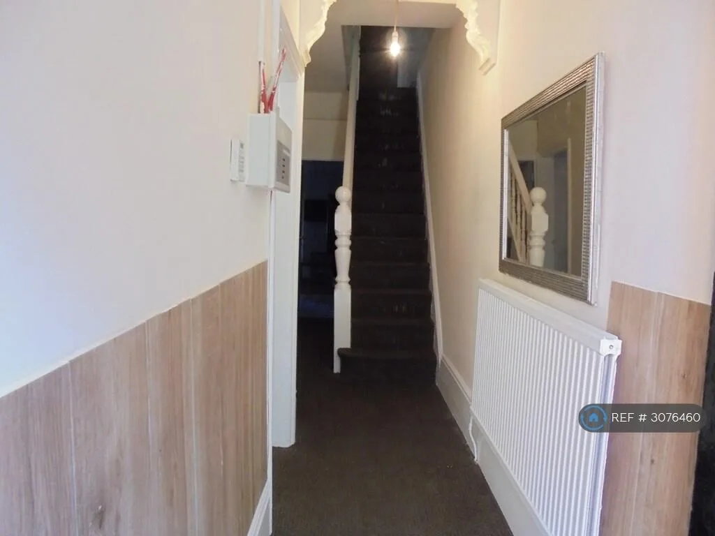 9 bedroom terraced house for rent