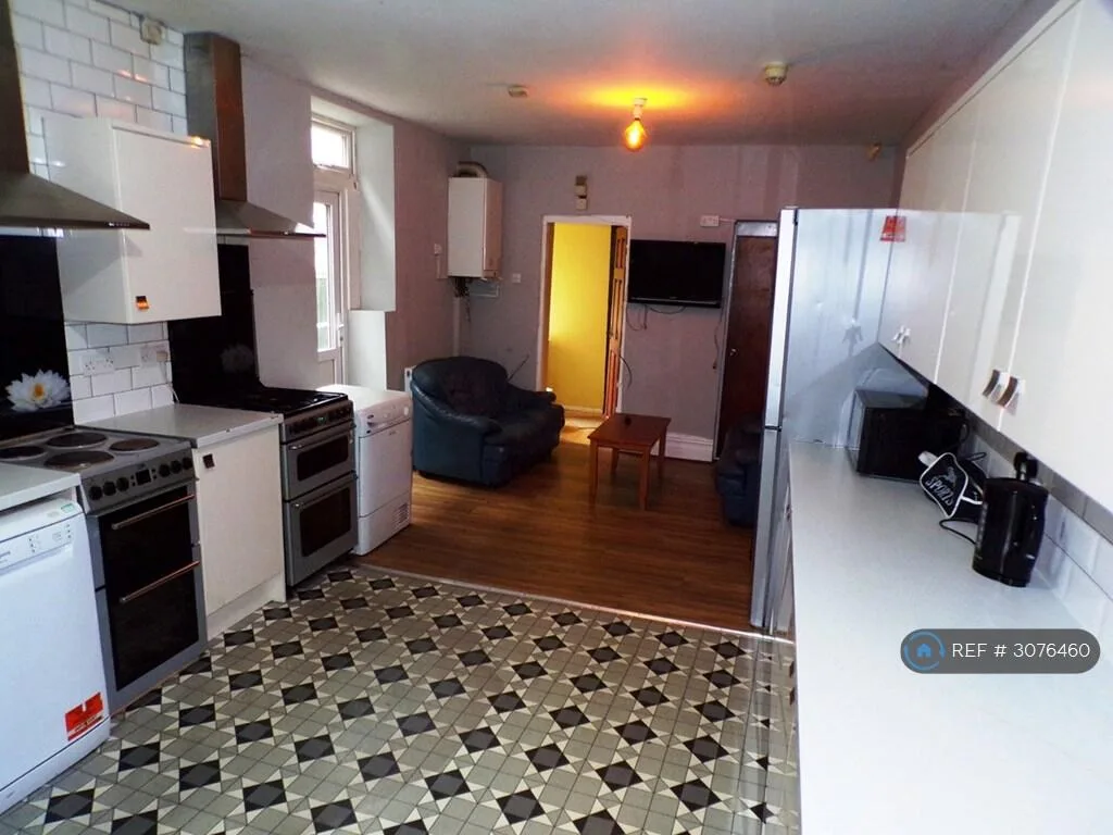 9 bedroom terraced house for rent
