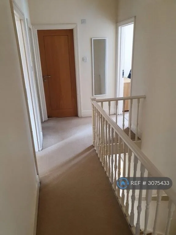 6 bedroom semi-detached house for rent