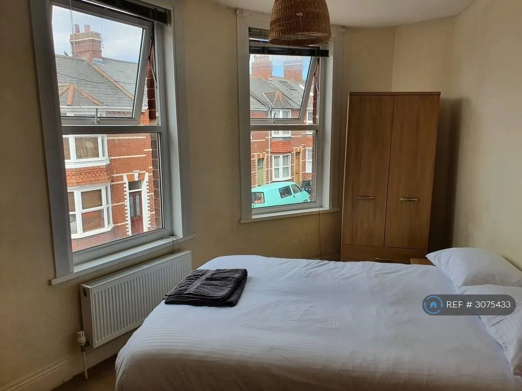 6 bedroom semi-detached house for rent